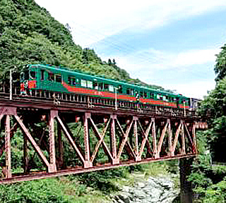 一足早い絶景紅葉！南海特別観光列車「天空」と新型ケーブルカーで行く紅葉真っ盛りの世界遺産・高野山